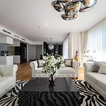Exclusive 2Br Skyline Penthouse By Hm