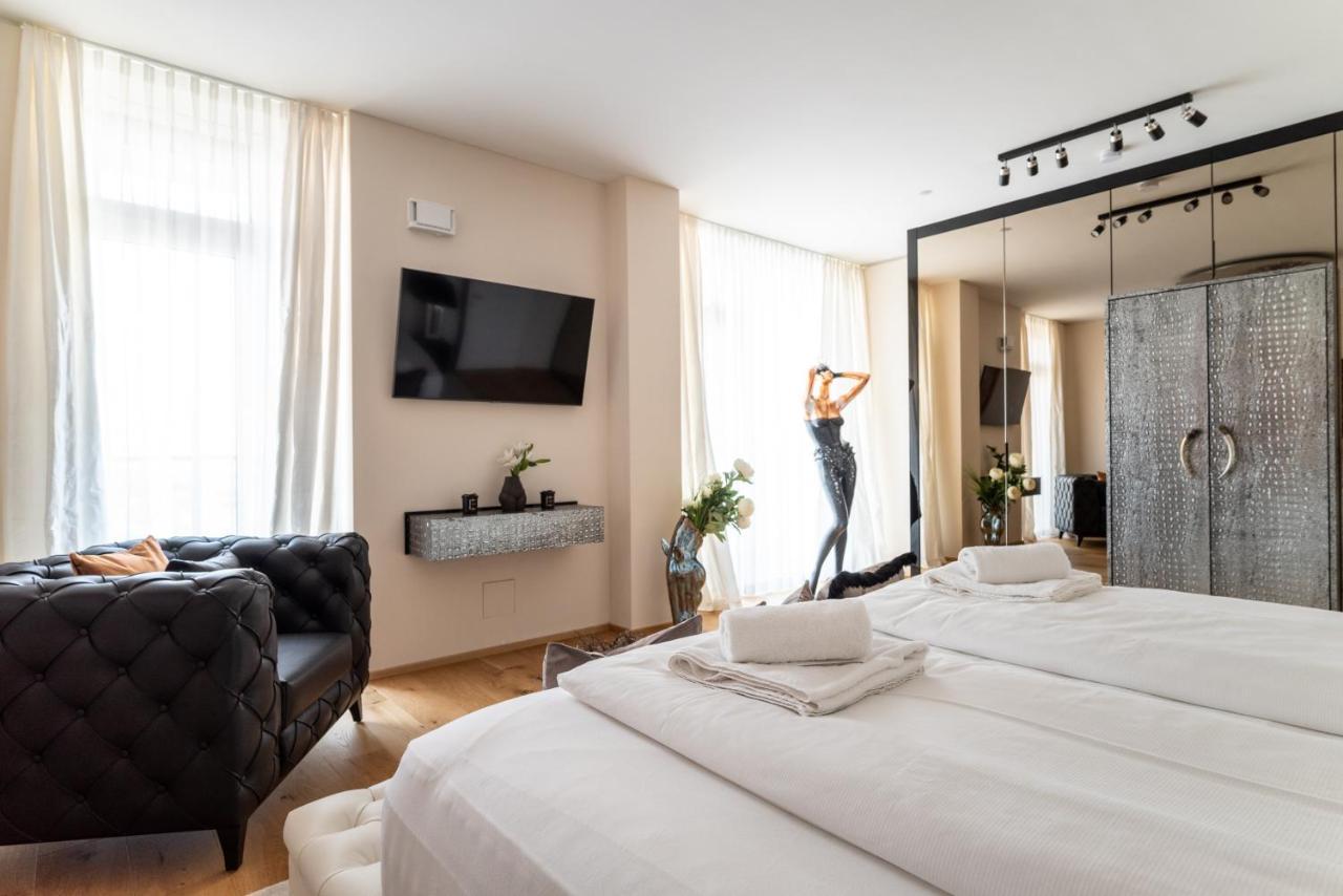 Exclusive 2br Skyline Penthouse By Hm