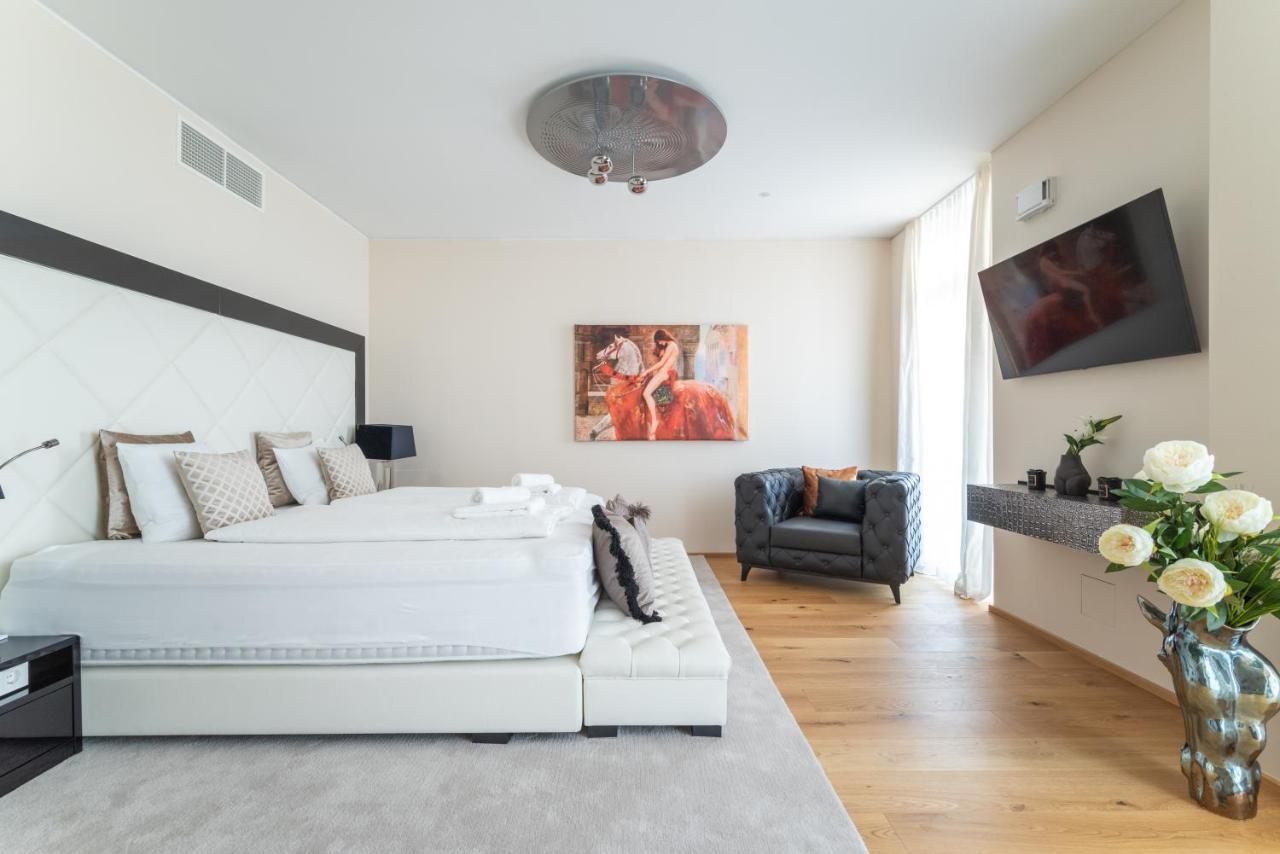 Exclusive 2br Skyline Penthouse By Hm * Wien